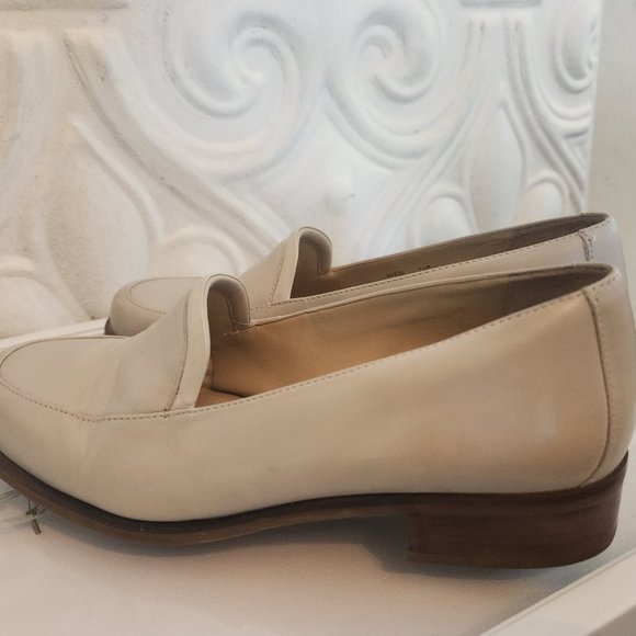 Rockport Cream Leather Loafers. Great Condition. Size 7.5 - Picture 10 of 15